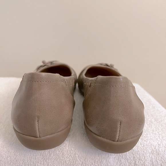 White Mountain Taupe Women’s Flats - Picture 3 of 6